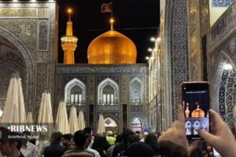 حال و هوای ملکوتی حرم مطهر امام رضا (ع) در شب شهادت امام حسن عسکری (ع)