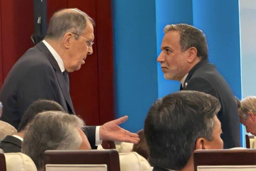 שר החוץ האיראני נפגש עם עמיתו הרוסי