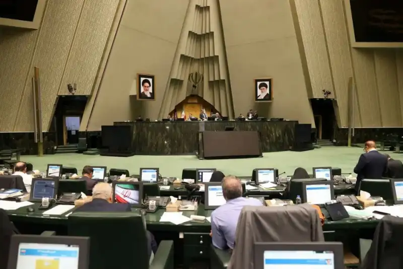 نمایندگان مجلس خواستار بازنگری عراقچی در تعهدات NPT شدند