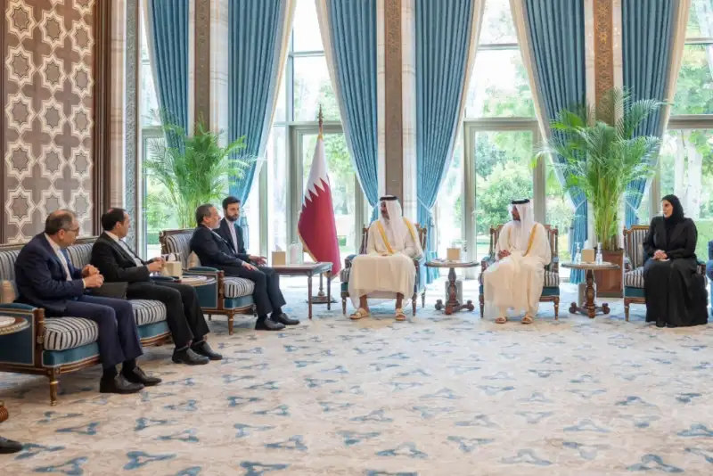 دیدار عراقچی با امیر قطر در دوحه