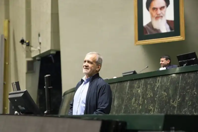 رئیس‌جمهور  فردا به مجلس می‌رود