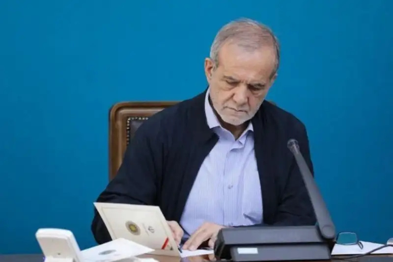 پزشکیان: جامعه امروز تشنه اخلاق، عدالت و کرامت انسانی است