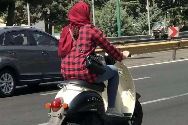 وجود خلاء قانونی برای صدور گواهینامه موتور برای زنان