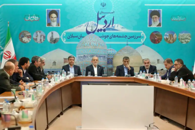 پزشکیان: کیفیت آموزشی باید ارتقا یابد/ مدرسه‌ها و دانشگاه‌ها آینده کشور را می‌سازد
