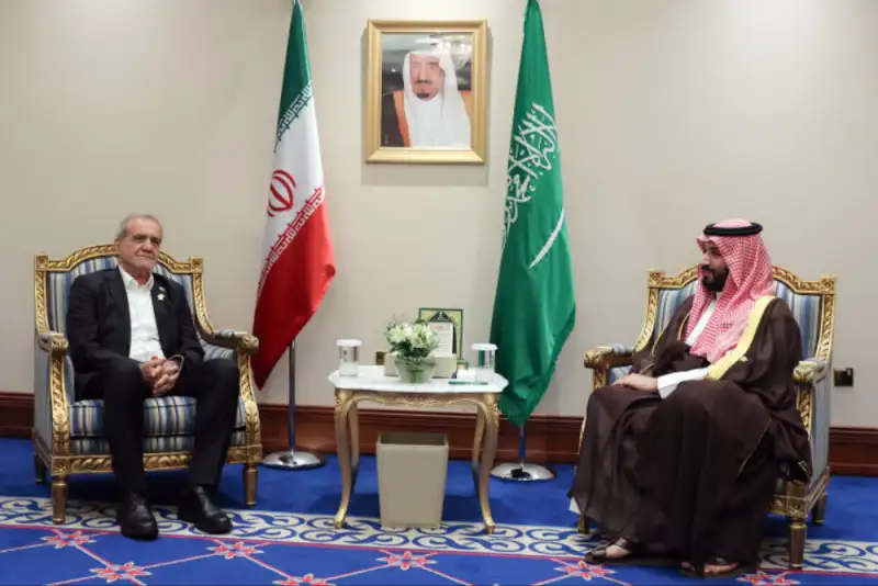 پزشکیان در دیدار با ولیعهد سعودی: مسئولیت عربستان سنگین‌تر از همیشه است