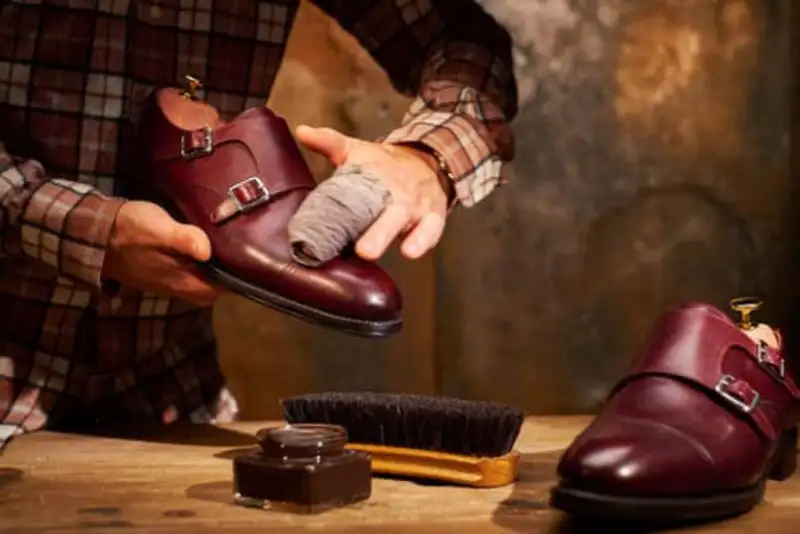 نحوه استفاده از واکس برای کفش‌های چرمی