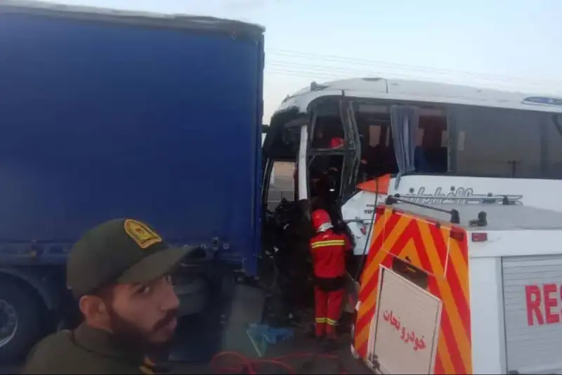 تصادف مرگبار اتوبوس تهران–مشهد در جاده گرمسار
