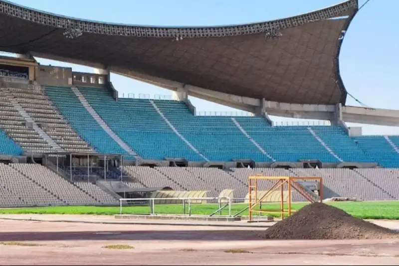 وضعیت عجیب چمن ورزشگاه تختی قبل از بازی چادرملو-پرسپولیس+فیلم