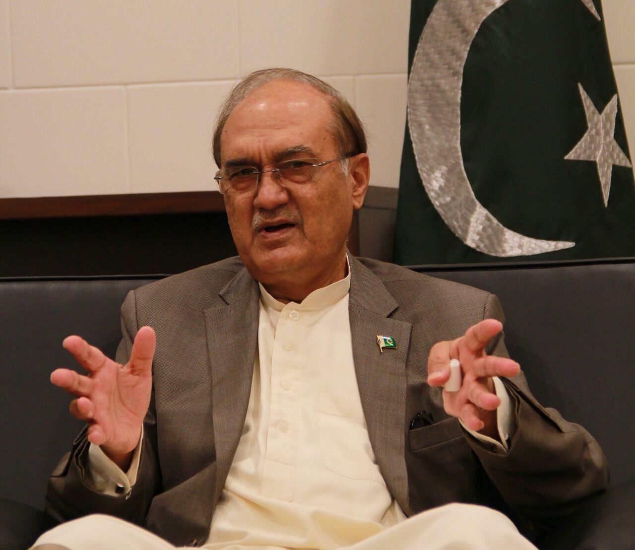 Ex Pakistani Defense Minister: Supporters of anti-Iran sanctions will regret their actions