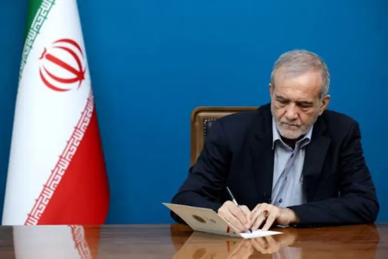 پزشکیان قهرمانی تیم ملی کشتی فرنگی را تبریک گفت