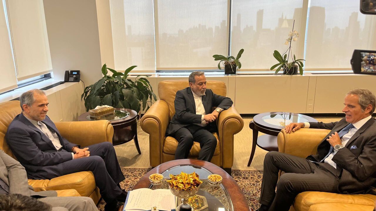 Araghchi, Grossi discuss cooperation in New York