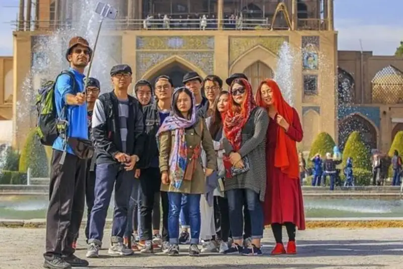 فرار از تله تحریم‌ها با رونق گردشگری