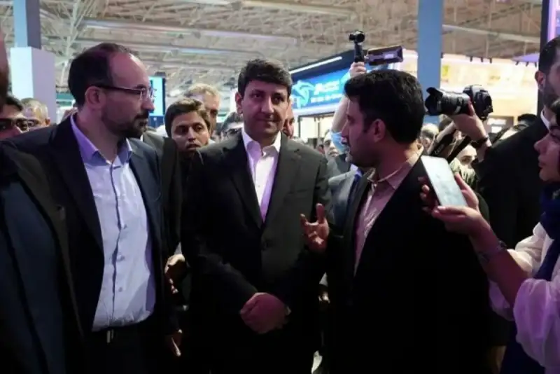 وزیر ارتباطات: اتصال منازل و کسب و کارها به فیبر نوری از 100 درصد عبور کرد