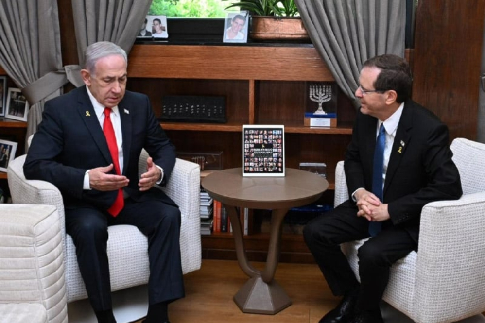 הרצוג אומר שייתכן שיעניק לנתניהו חנינה במשפט השחיתות שלו