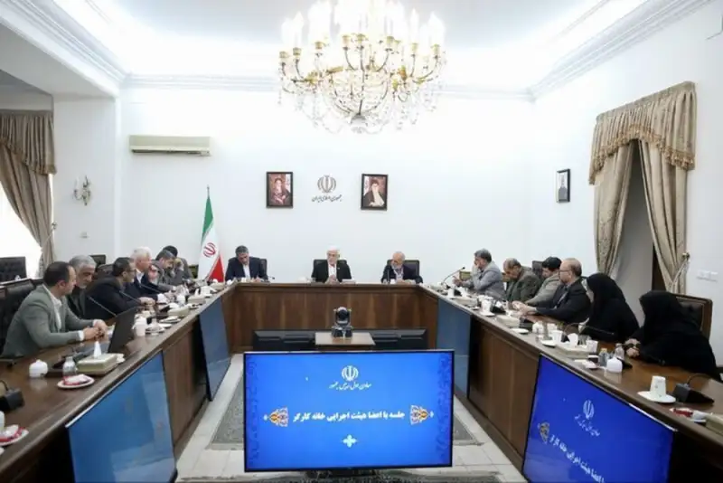 حمایت عارف از نقش کلیدی خانه کارگر در دفاع از حقوق کارگران