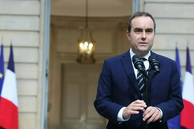 نخست‌وزیر جدید فرانسه یک ماه هم دوام نیاورد!