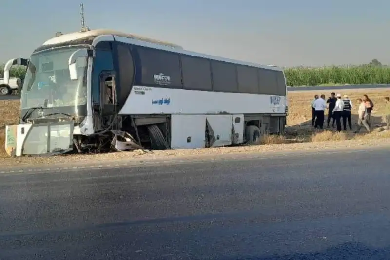 سه مصدوم در حادثه واژگونی اتوبوس شوش – اهواز