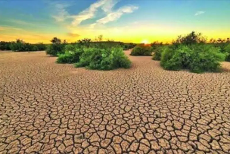 غرب آسیا و ایران گرفتار تشدید خشکسالی و توفان