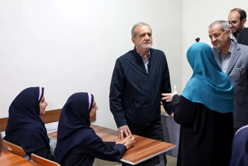 پزشکیان: آموزش درست به دانش‌آموزان ربطی به تحریم ندارد