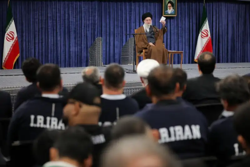 رهبر انقلاب: مدال‌آوری شما در جنگ نرم، ارزش مضاعف دارد
