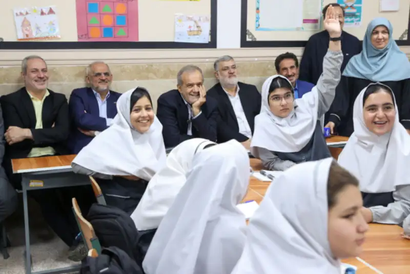 دکتر پزشکیان: با بروزرسانی مدارس و اصلاح کیفیت آموزشی بسیاری از مشکلات کشور حل می شود