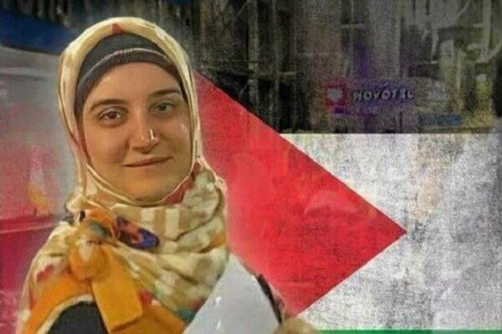 אראגצ'י שוחחה עם אספנדיארי בטלפון לאחר שחרורה על ידי הרשויות הצרפתיות.
