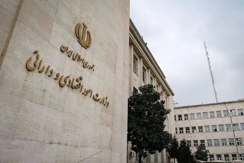وزیر اقتصاد: انحلال بانک آینده برای اصلاح ساختار نظام بانکی بود