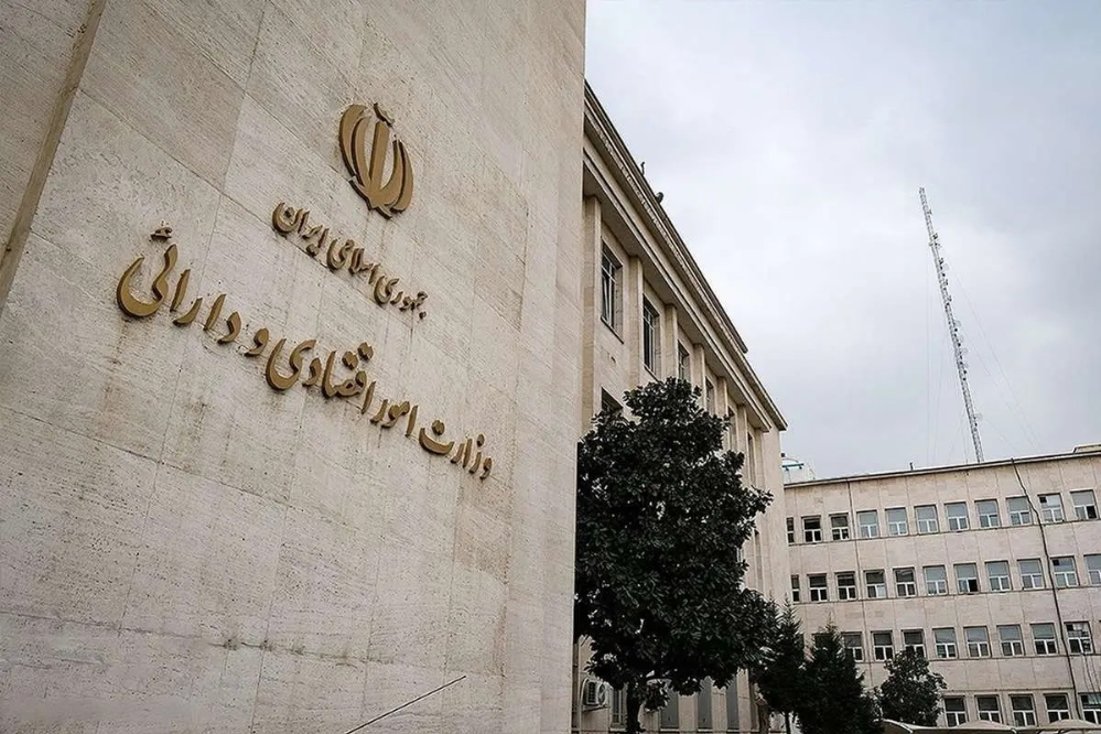 وزیر اقتصاد: انحلال بانک آینده برای اصلاح ساختار نظام بانکی بود