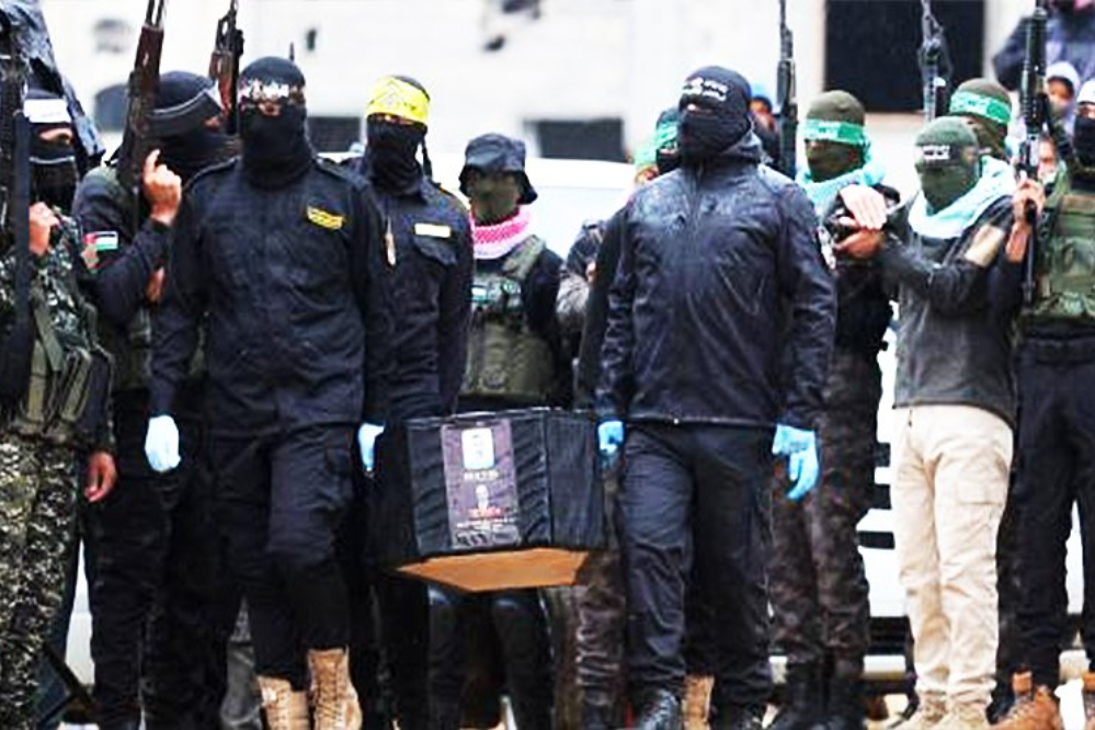 גדודי אל-קסאם מסרו היום שתי גופות חדשות של אסירים ישראלים.