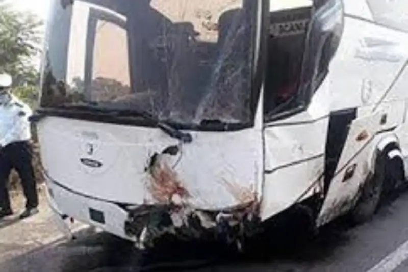 تصادف بامدادی دو اتوبوس در جاده مخصوص با 16 مصدوم