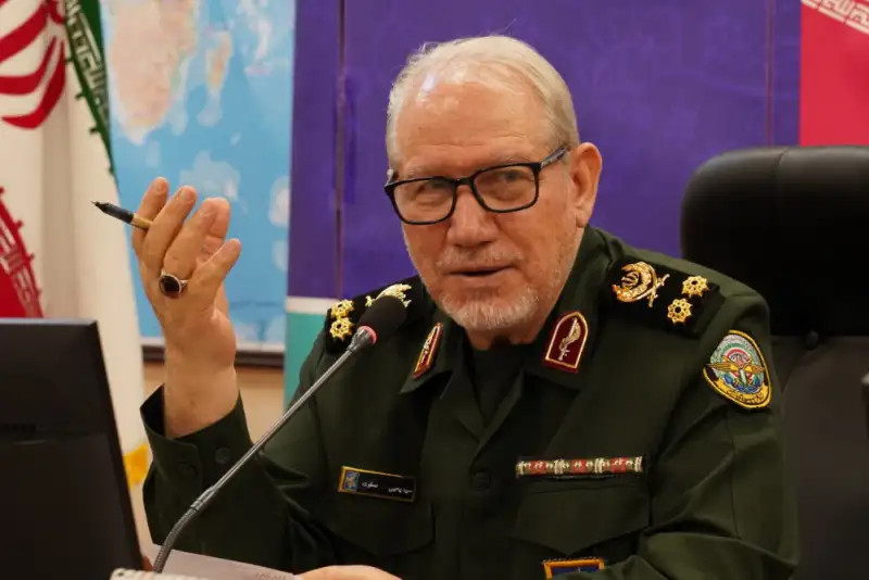 سرلشکر صفوی: جنگ کریدورها در روابط بین‌الملل تعیین کننده است