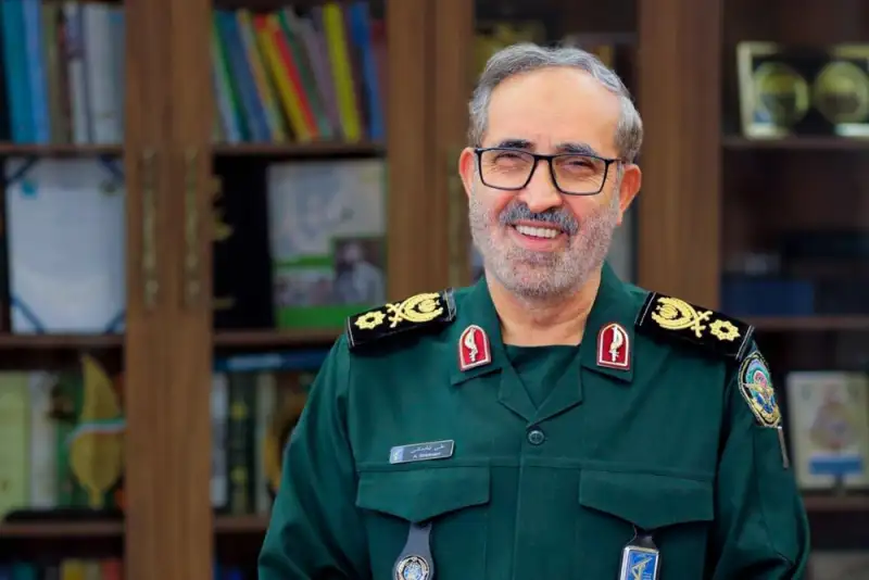 دختر شهید سپهبد شادمانی تصویری از درجه اعطایی از سوی رهبر انقلاب به این شهید را منتشر کرد