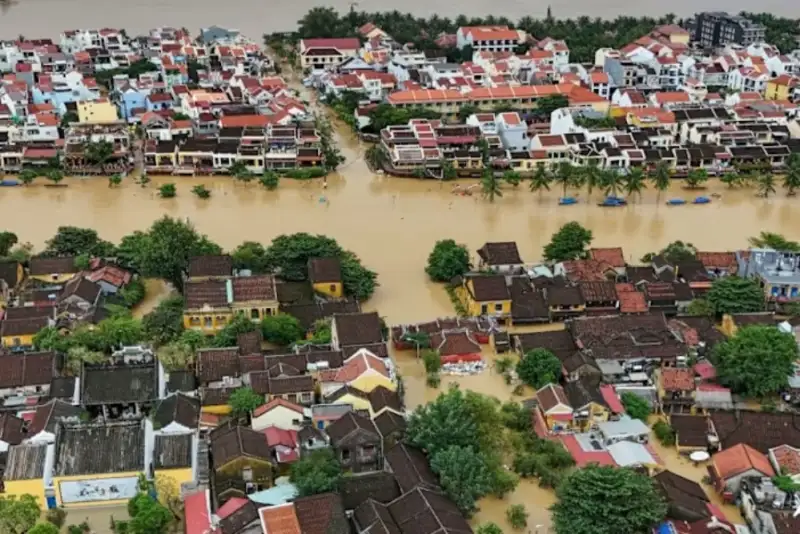 سیل در ویتنام جان 10 نفر را گرفت