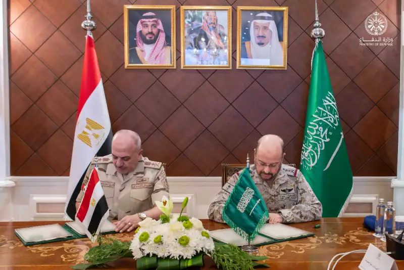 مصر و عربستان توافق همکاری نظامی امضا کردند