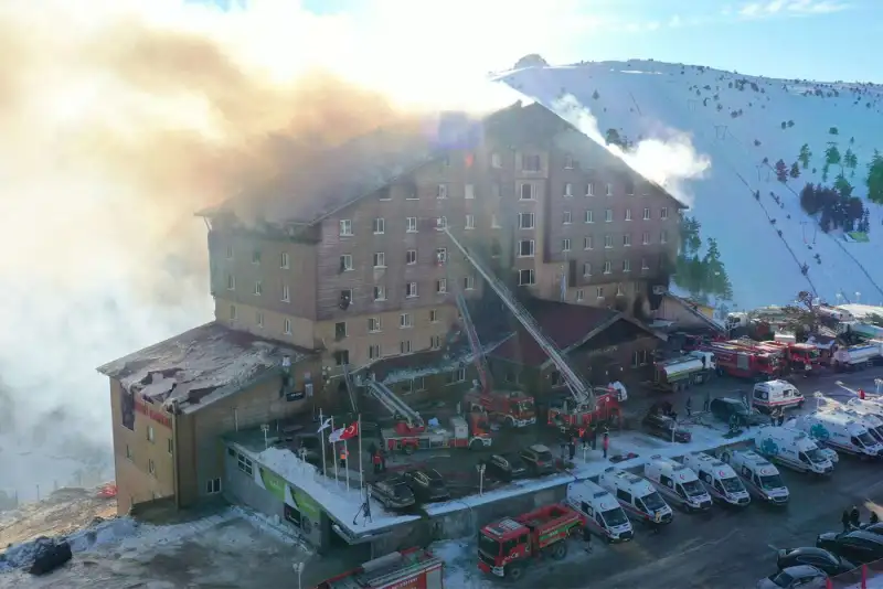 حبس ابد برای 11 متهم پرونده آتش‌سوزی مرگبار هتل در ترکیه + عکس