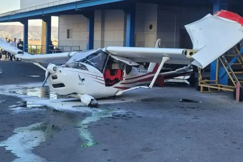 برخورد هواپیمای فوق‌سبک با ساختمانی در فرودگاه تبریز