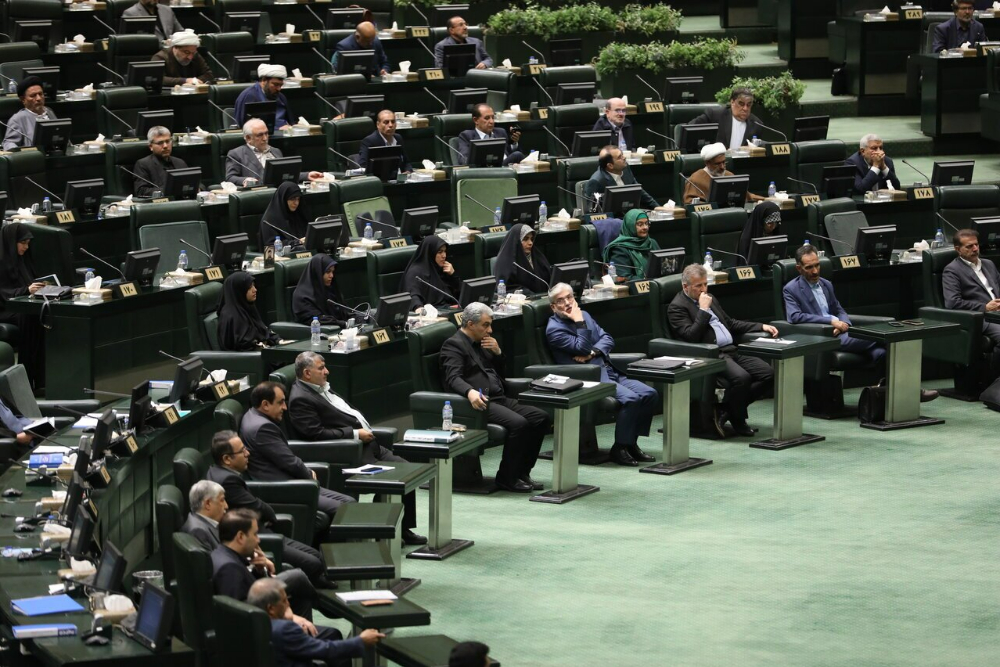 عارف به مجلس رفت