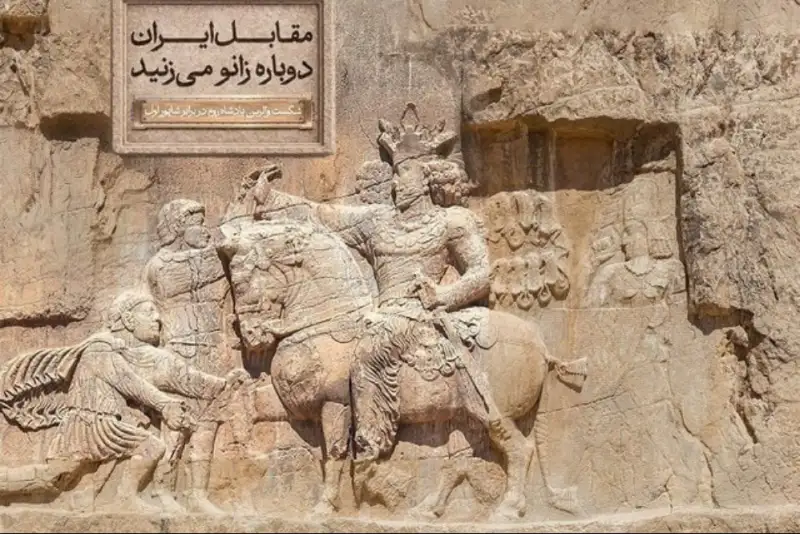 رونمایی از مجسمه «زانو زنندگان برابر ایران» در میدان انقلاب