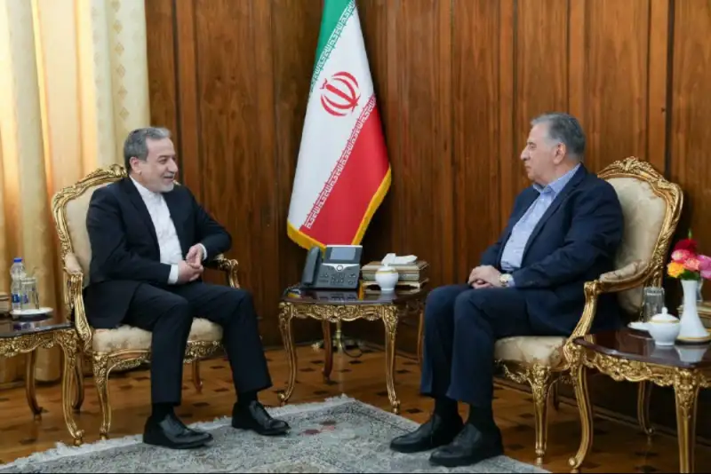 دیدار و گفتگوی رئیس اتاق ایران با عراقچی