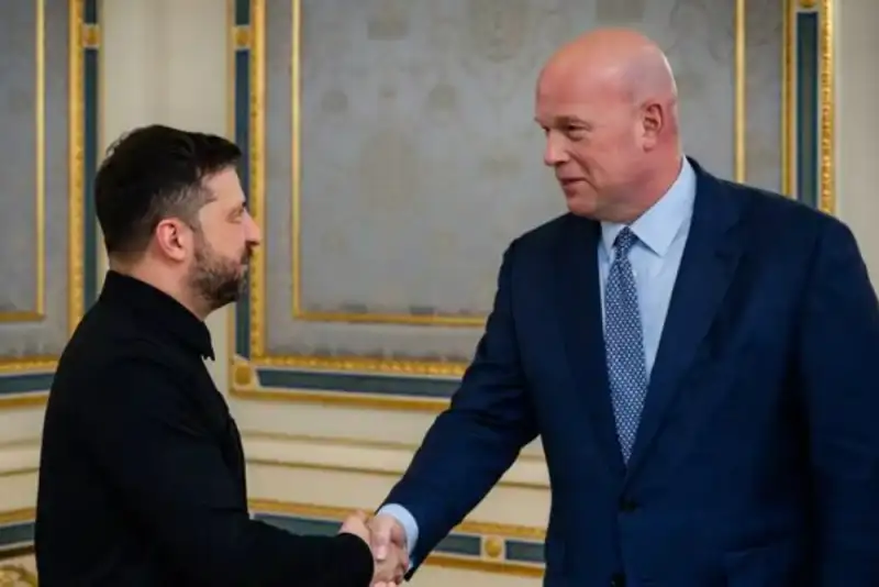 سفیر آمریکا در ناتو: به زلنسکی گفتم این جنگ بی‌معنی باید پایان یابد