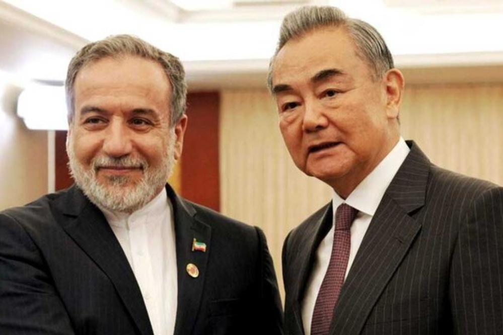 روایت پکن از رایزنی «وانگ یی» و «عراقچی» درباره برنامه هسته‌ای ایران