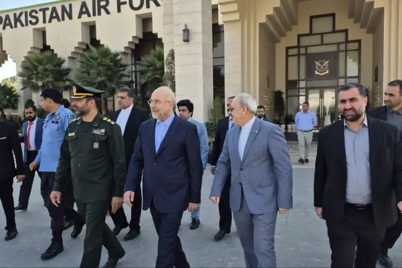 قالیباف وارد کراچی قطب اقتصادی پاکستان شد