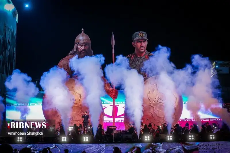 گزارش تصویری | رونمایی از مجسمه «زانو زنندگان برابر ایران»