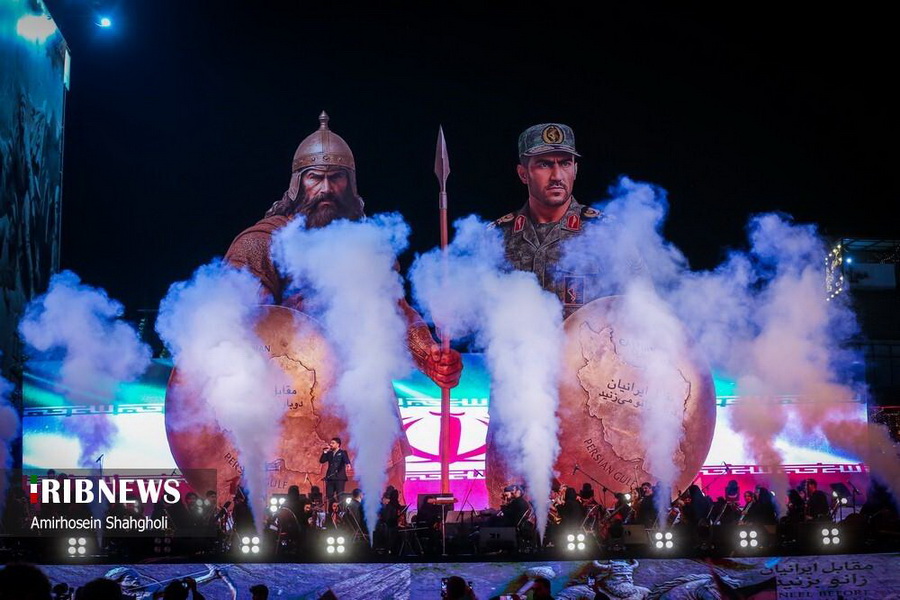 گزارش تصویری | رونمایی از مجسمه «زانو زنندگان برابر ایران»