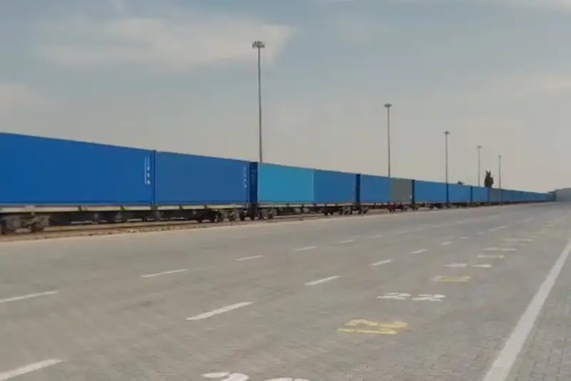 نخستین قطار باری روسیه به بندر خشک آپرین رسید + فیلم