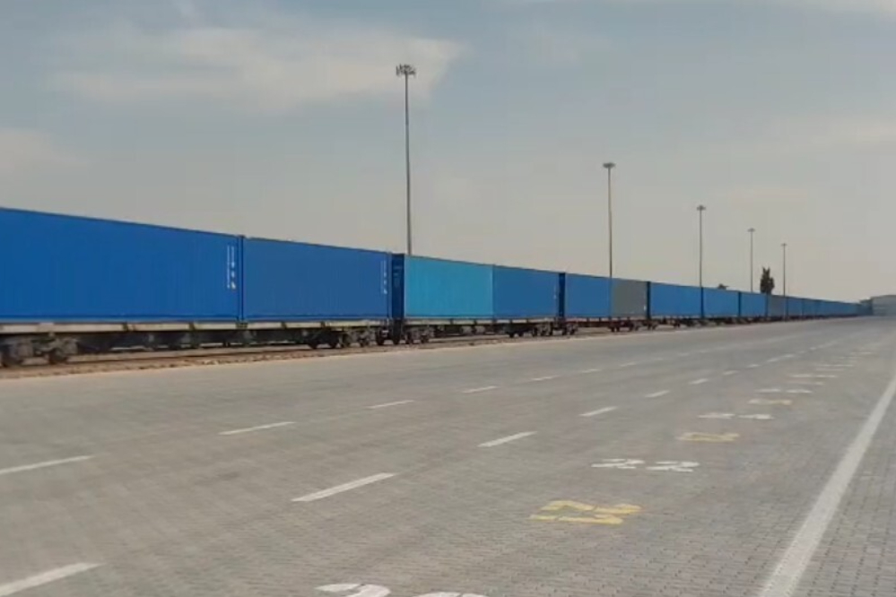 نخستین قطار باری روسیه به بندر خشک آپرین رسید + فیلم