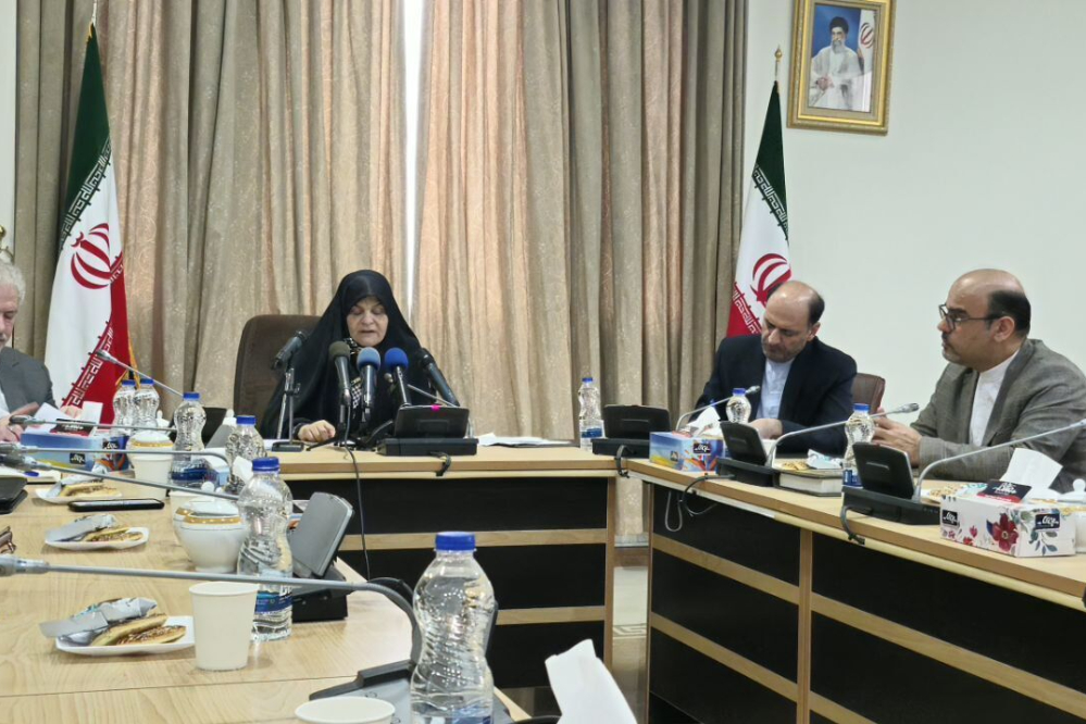 العقوبات الامريكية الأحادية على إيران هي في حقيقتها حرب شاملة ضد الشعب الايراني