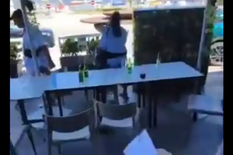 مالک رستوران اسپانیایی، مشتریان صهیونیست خود را خارج کرد + فیلم