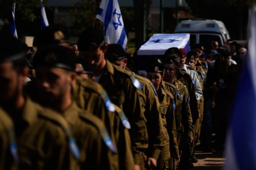 القسام جسد افسر اسرائیلی را به صلیب سرخ تحویل داد