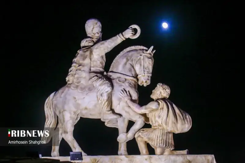 مجسمه «والرین» از میدان انقلاب به مهرآباد می‌رود